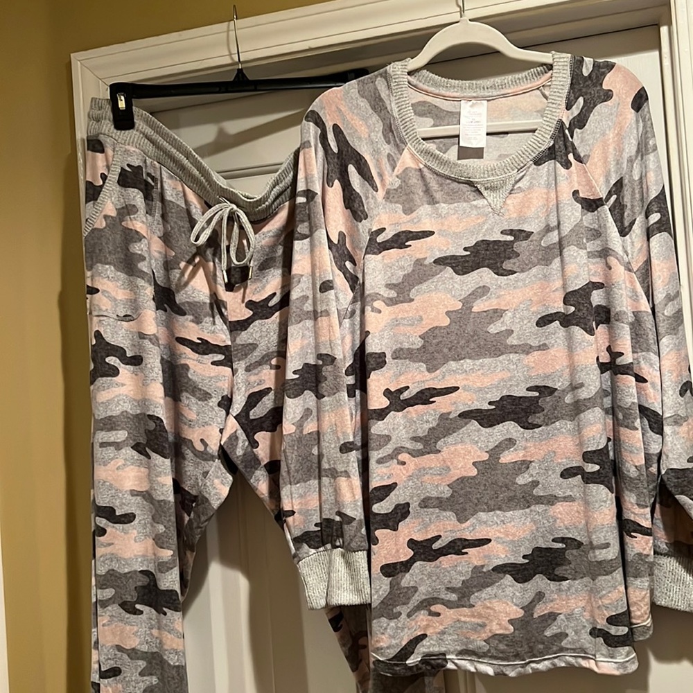 Secret treasures pink camo lounge set 2X/3X NWT